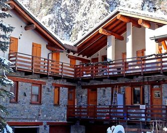 Alpine Bliss: A Cosy Retreat - Antey-Saint-André - Edificio