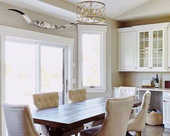 Stunning Colorado Casa W/ Hot Tub, 25 Min To Blk Cnyn - Montrose - Dining room