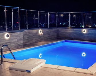 Geneva Hotel - Douala - Pool