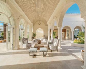 Two-Bedroom Oceanfront Deluxe w/ Balcony, Multiple Pools, Near Downtown - Grace Bay - Lobby