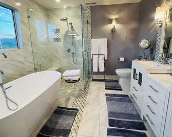 Canyon Lake Ca, Awesome Homeawayfromhome Longterm - Canyon Lake - Bathroom
