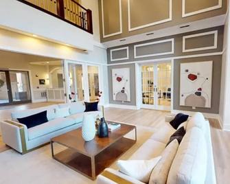 Landing Apartments Cincinnati - Cincinnati - Living room