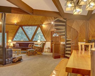 Cedar Creek Hideaway - Meredith Lodging - Welches - Living room