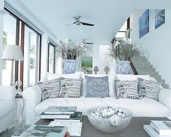 Villa Santé by The Serendipity Collection - Mudalaipali - Living room