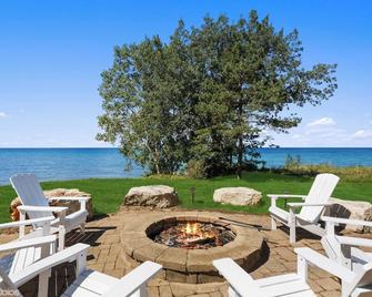Coastal Cottage - Stevensville - Innenhof