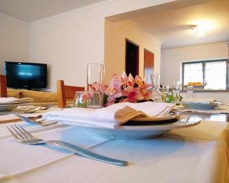 Casa Azul - Óbidos - Eetruimte