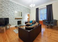 Linburn House Apartment - Dunfermline - Living room