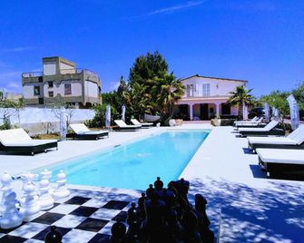 Hotel Residence Noto Marina e Spa - Noto - Pool