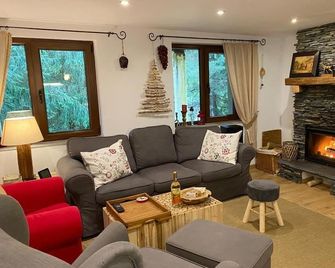 Cosy Chalet w Fireplace/firepit, for Hiking/skiing/nature Lovers - Muntele Băișorii - Sala de estar