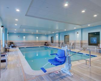 Hampton Inn & Suites Boston/Stoughton - Stoughton - Pool