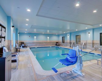 Hampton Inn Boston/Stoughton - Stoughton - Pool