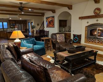Croad Vineyards - The Inn - Paso Robles - Living room