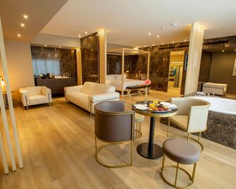 Una Hotels Mh Matera - Matera - Lounge