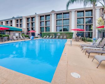 Ramada Metairie New Orleans Airport - Metairie - Piscina