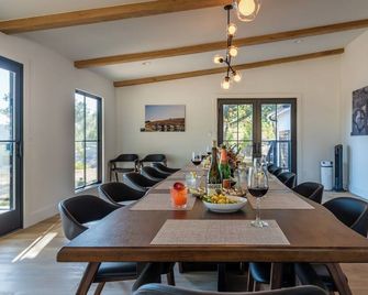 Oak & Vine Garden House | Luxury Wine Country Stay - Templeton - Dining room