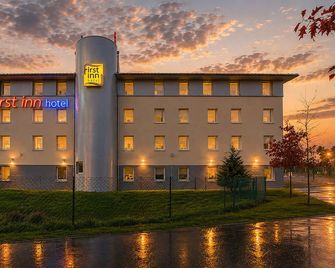 First Inn Hotel Paris Sud Les Ulis - Les Ulis - Building