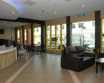 Queen Hotel - Keningau - Lobby