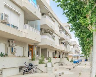 Gorgeous Apartment In Empuriabrava - Empuriabrava - Bâtiment