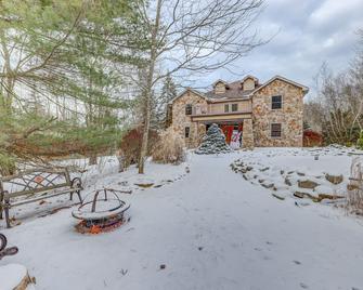 Majestic Cabin near all attractions Private Pool-Hot tub-Sauna-Theater-GameRoom - White Haven - Gebäude