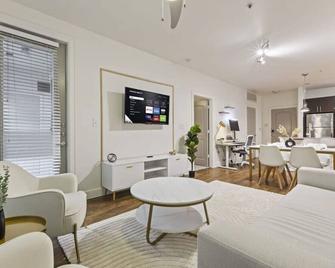 Sleeps 8 2B near Legacy West Toyota & The Star 2250 - Frisco - Sala de estar