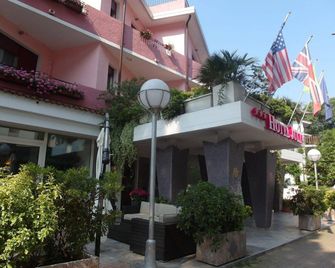 Hotel Julia - Comacchio - Edificio