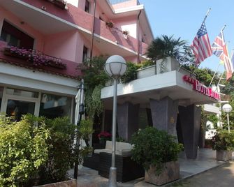 Hotel Julia - Comacchio - Gebäude