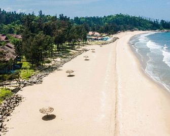 Quynh Vien Resort - Ha Tinh - Beach