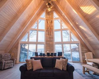Lakefront 3bdr Luxury Home At High Bluffs Lodge 4171 - Suttons Bay - Living room
