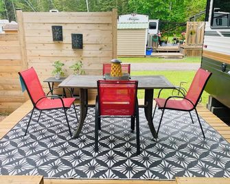 Retreat on Wheels: Kid-friendly Loft - North Bay - Patio