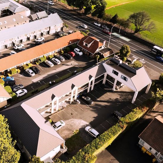 Tudor Court Motor Lodge image 1