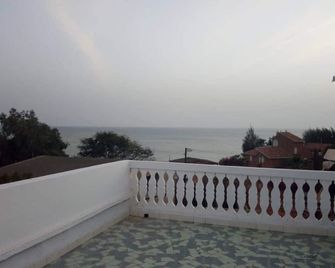 Villa Nopalou 2 Minutes From The Beach - Toubab Dialaw - Balcony
