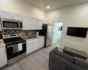 Historic Broad St Apt in Upton’s Confectionery - Globe - Keuken