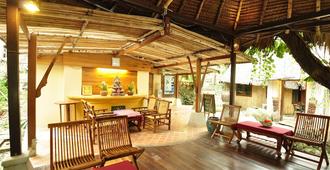 Chunut House Resort - Đảo Phi Phi - Hành lang