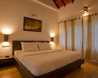 After the Rains - Rainforest Lodge - Meppādi - Bedroom