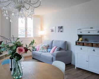 Apartamentos Almada - Zaragoza - Huiskamer