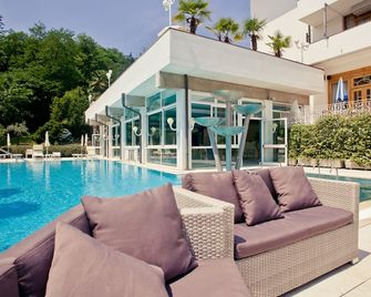 Hotel Terme Millepini - מונטגרוטו טרמה - בריכה