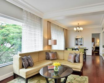 Lakeside Chalet, Mumbai - Marriott Executive Apartments - Mumbai - Sala de estar