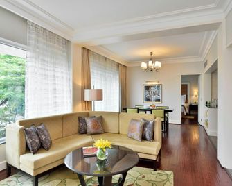 Lakeside Chalet, Mumbai - Marriott Executive Apartments - מומבאי - סלון