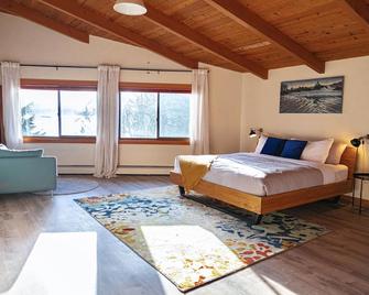 First Light - Waterfront, Hot tub, Sauna, EV - Tofino - Bedroom