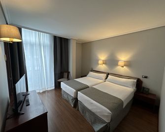 Hotel Compostela Vigo - Vigo - Bedroom