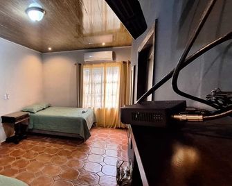 Palmerola Inn - Comayagua - Bedroom