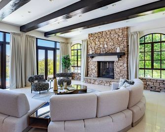 Beverly Hills Estate w/ Pool, Views & Rooftop Deck | Casa Saramnaya by AvantStay - Beverly Hills - Sala de estar