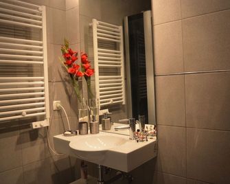 Jose & Ester House - Almada