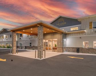 The Lodge Lake Chelan - Manson - Building