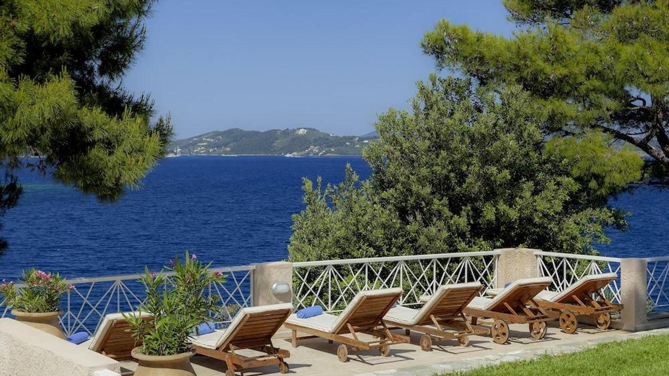 Cape Kanapitsa Hotel & Suites