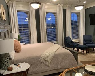 Archer Suite- Remedies Inn historic downtown - Sweetwater - Schlafzimmer