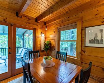 Perfect Cabin in the Woods! Hot Tub, Fire Pit, WI-FI, Central A/C - Sparta - Comedor