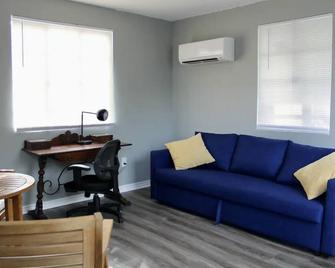 The Lone Star Haüs: 2 Br House In Schertz, Tx - Schertz - Living room