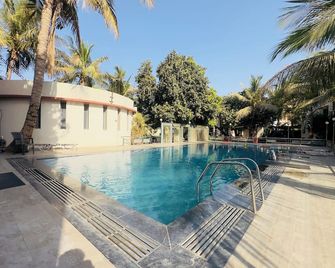 Nilkanth Resort - Best Resort in Anand - Ānand - Piscina