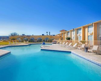 Del Rio Inn Tx by Hotel O - Del Rio - Pool